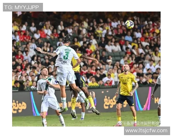 足球巨星街头随拍瞬间 展现不同于绿茵场的真实魅力